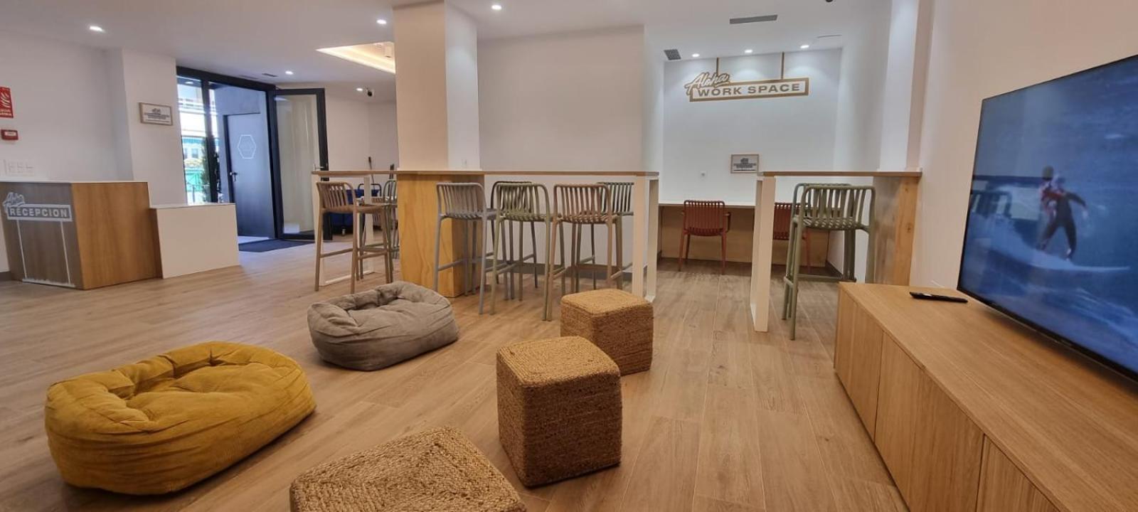 Cama en habitación compartida femenina de 6 camas